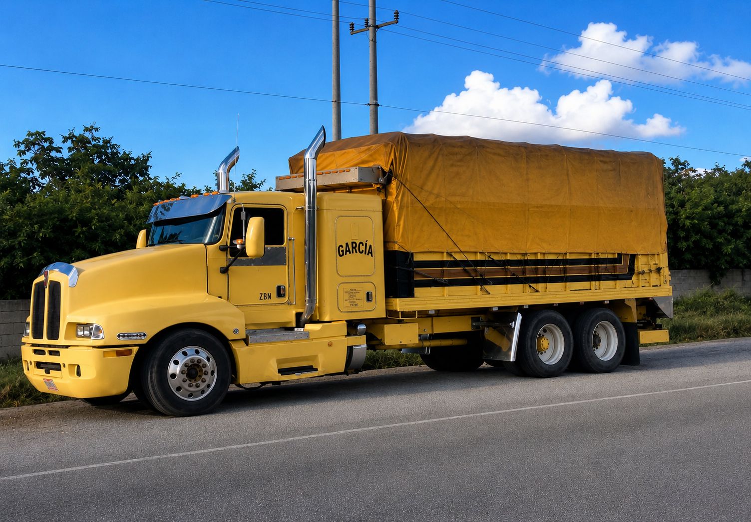 Tortón amarillo 3 de Transportes García Jiménez